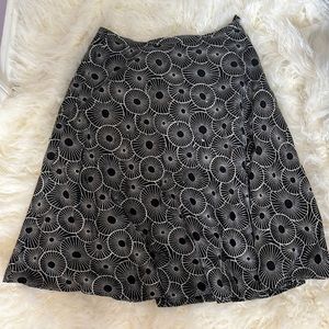 Chicos Black Embroidered Skirt 100% cotton (polyester lining) size 2